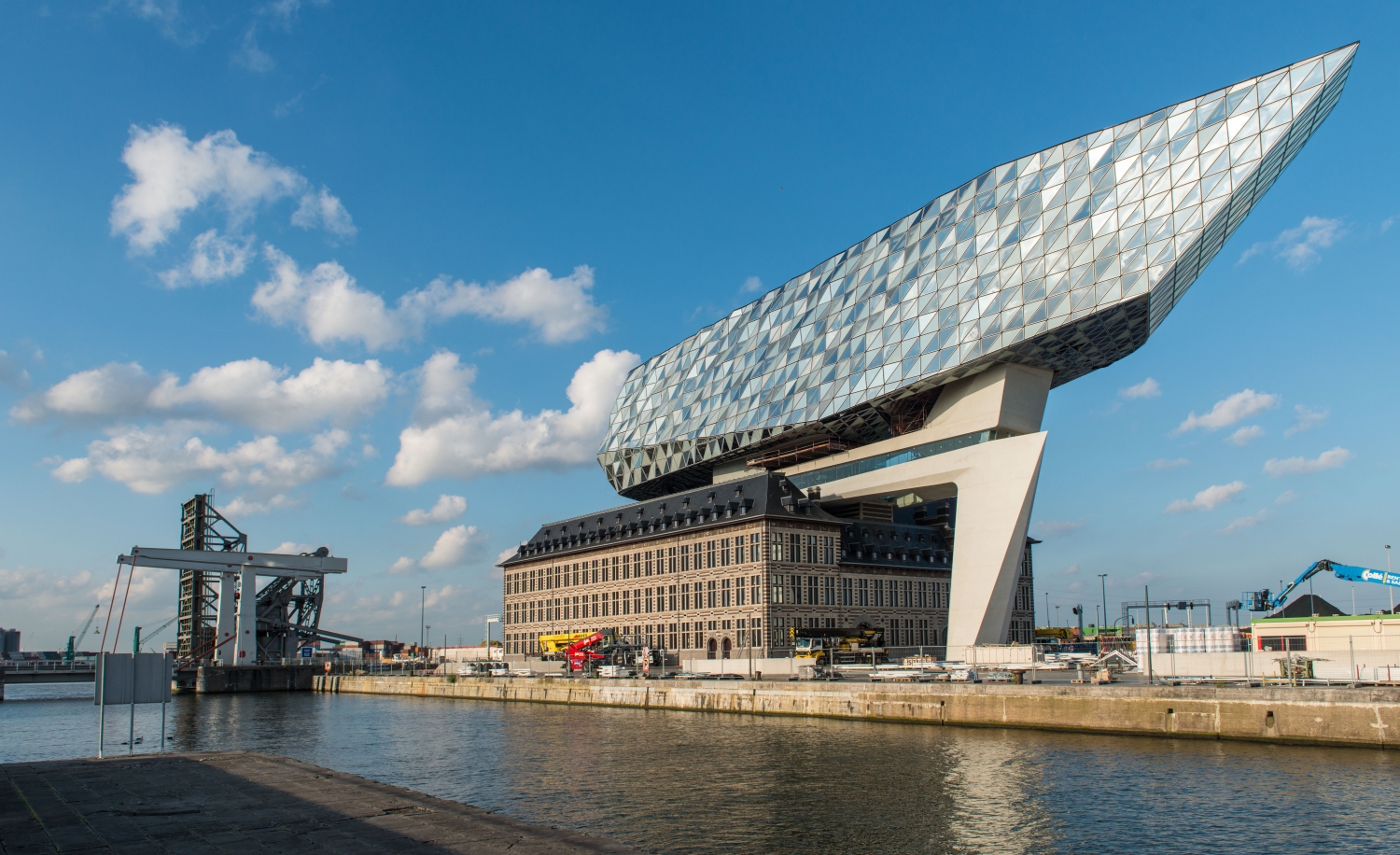 http://www.net4info.de/photos/cpg/albums/userpics/10001/Antwerp_Port_Authority_Headquarters.jpg