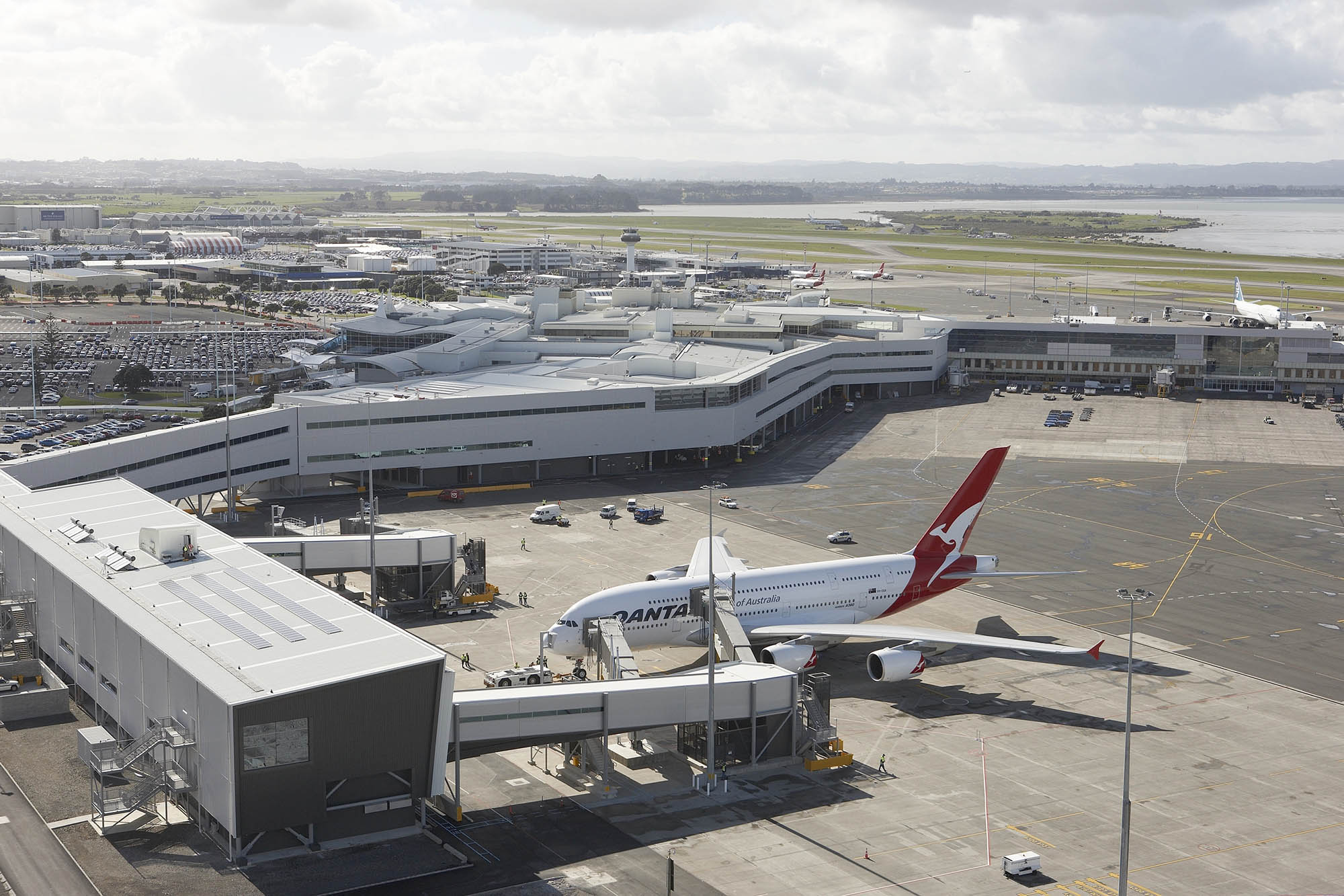 https://www.yizuo-media.com/albums/albums/userpics/10003/Auckland_Airport.jpeg