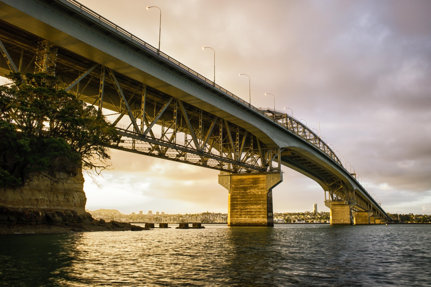 https://www.yizuo-media.com/albums/albums/userpics/10003/Auckland_Harbour_Bridge.jpg