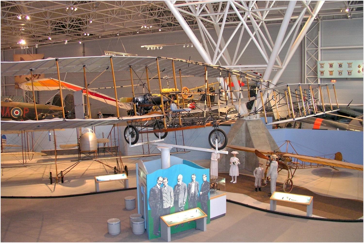 http://www.net4info.de/photos/cpg/albums/userpics/10002/Canada_Aviation_and_Space_Museum.jpg