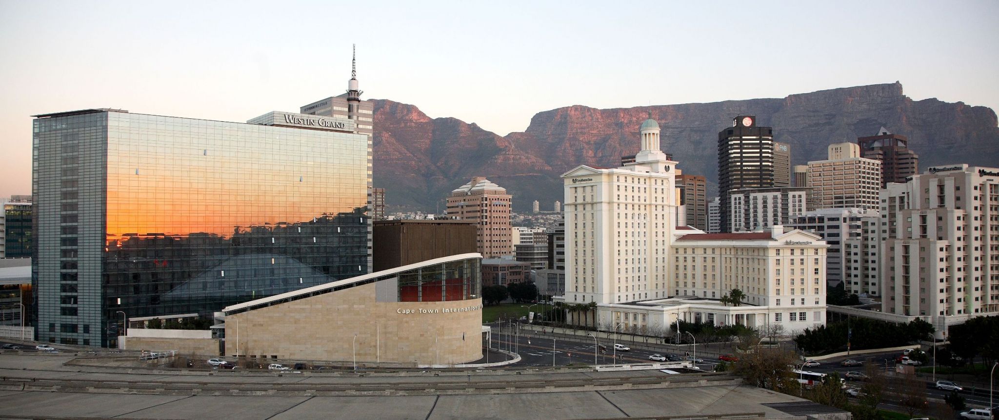 https://www.yizuo-media.com/photos/cpg/albums/userpics/10002/Cape_Town_International_Convention_Centre.jpg