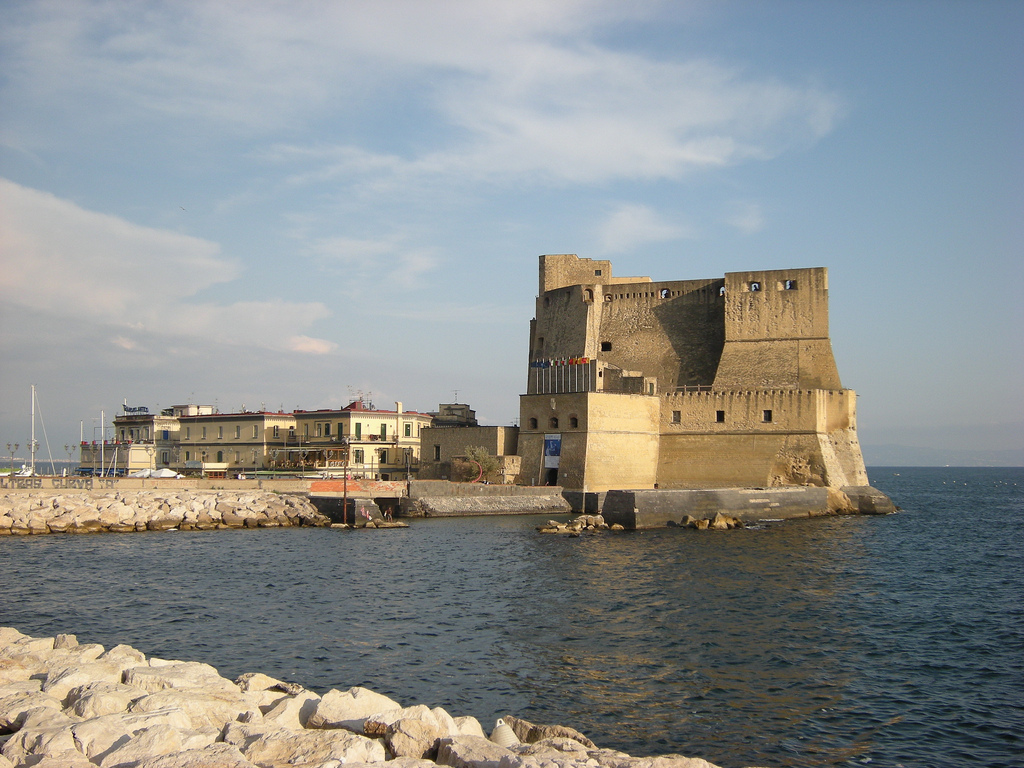 https://www.yizuo-media.com/photos/cpg/albums/userpics/10002/Castel_dell27Ovo.jpg