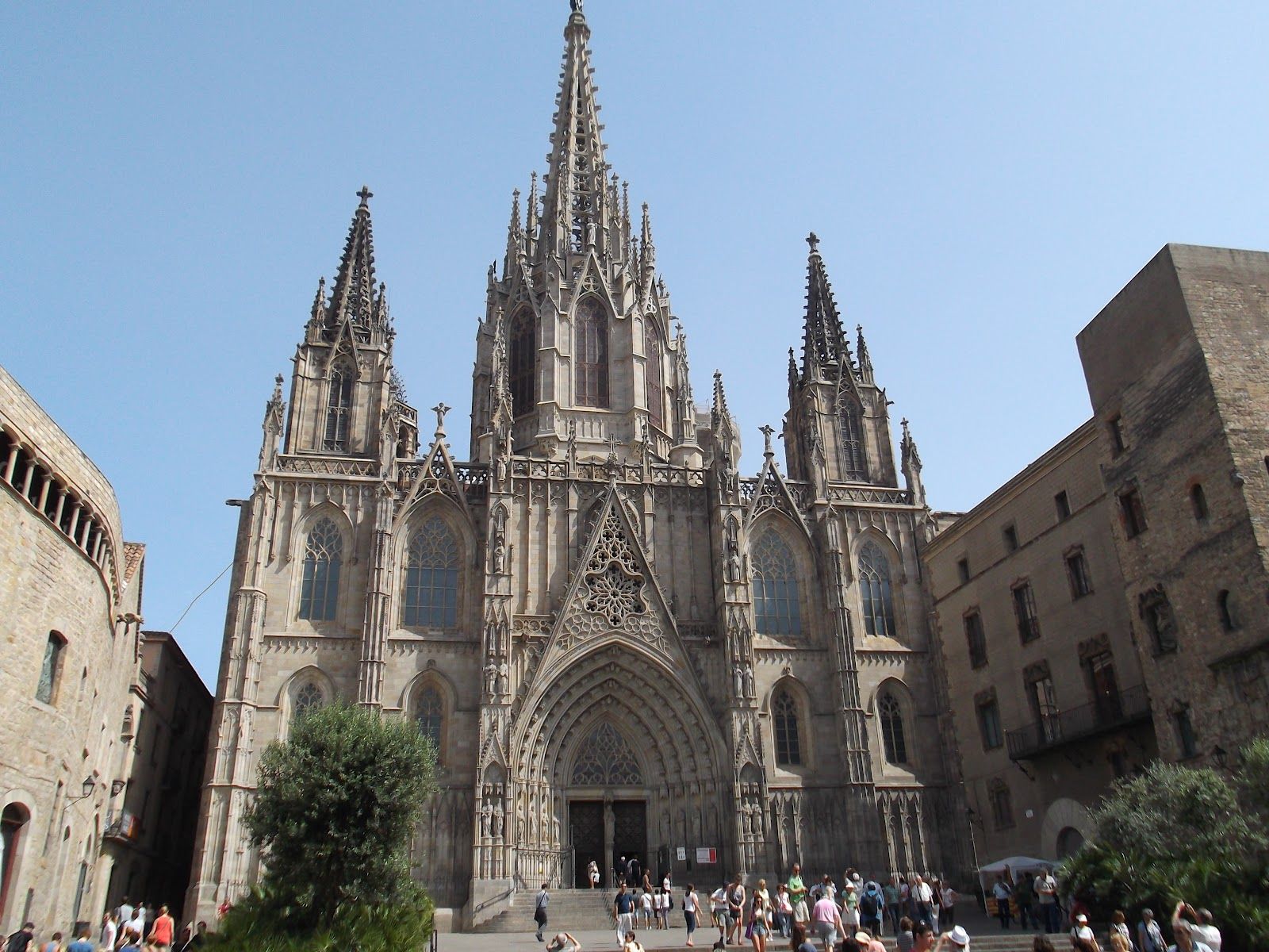 https://www.yizuo-media.com/cpg/albums/userpics/Catedral_de_Barcelona.jpg
