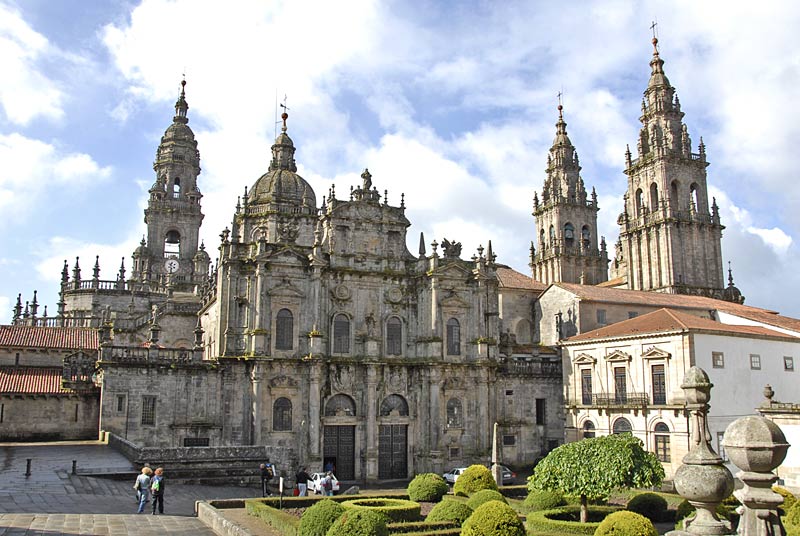http://www.net4info.de/photos/cpg/albums/userpics/10002/Catedral_de_Santiago_de_Compostela.jpg