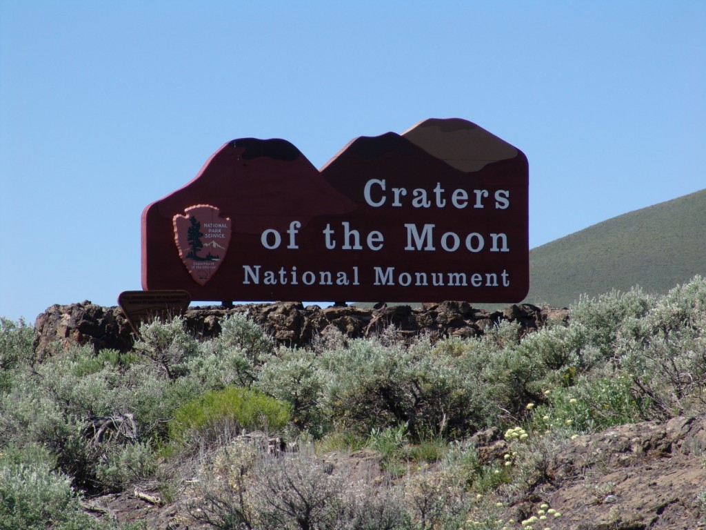 http://www.net4info.de/photos/cpg/albums/userpics/10002/Craters_of_the_Moon_National_Monument_and_Preserve.jpg