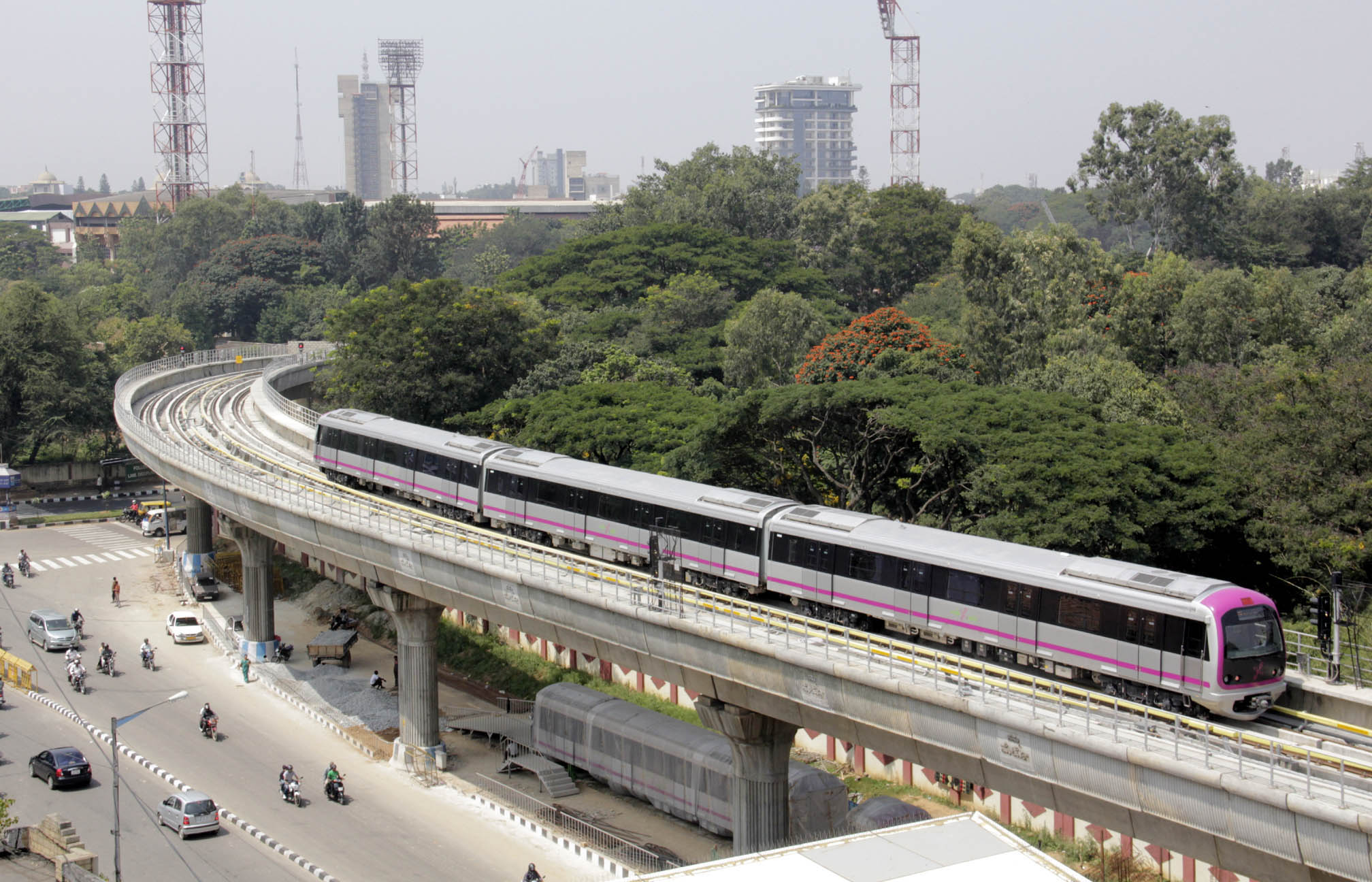 https://www.yizuo-media.com/photos/cpg/albums/userpics/10002/Delhi_Metro~1.jpg