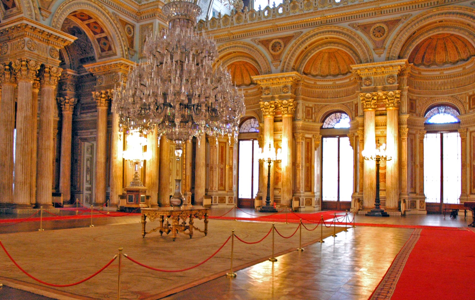 https://www.yizuo-media.com/albums/albums/userpics/10003/Dolmabahce_Palace~0.jpg