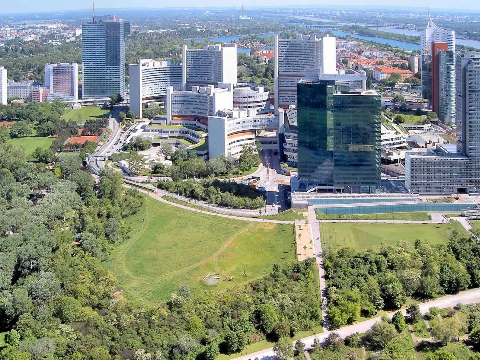 /assets/contentimages/Donauturm_auf_den_Wiener_Donaupark_und_die_UNO-City.jpg