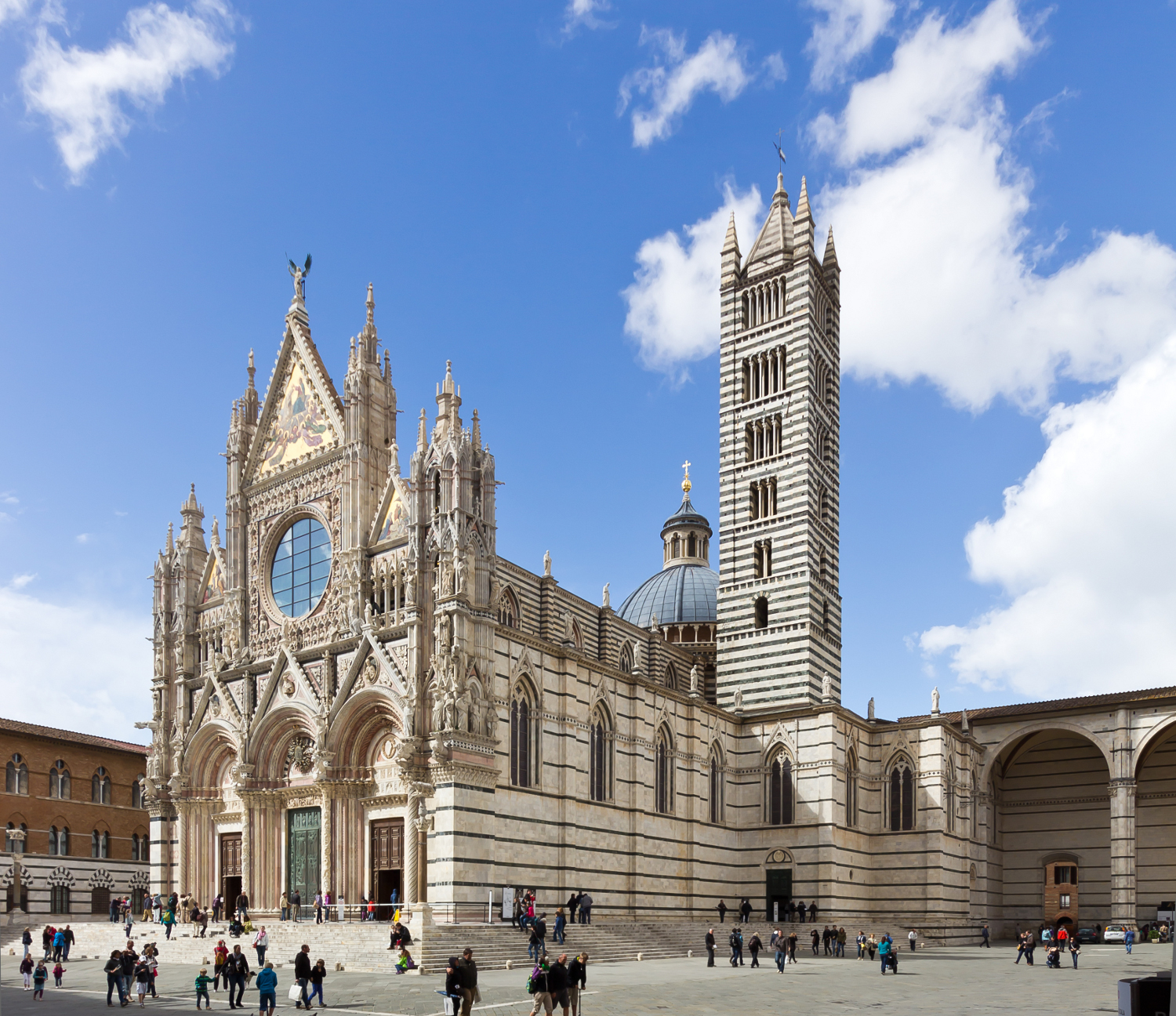 http://www.net4info.de/photos/cpg/albums/userpics/10002/Duomo_di_Siena.jpg