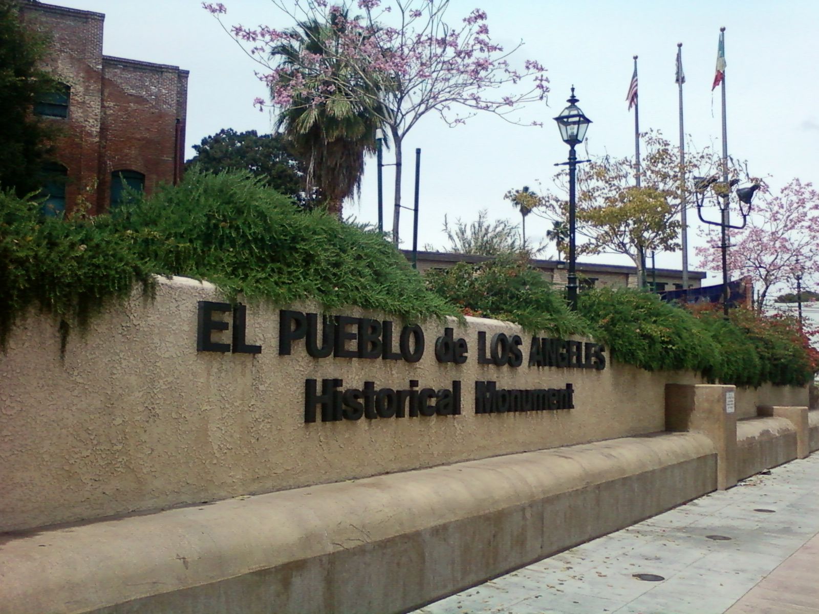/assets/contentimages/EL_PUEBLO_DE_LOS_ANANGELES_HISTRORIC_MONUMENT.jpg
