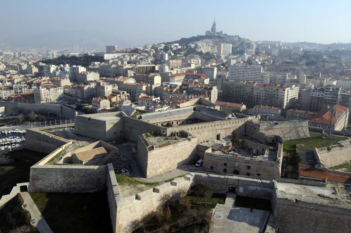 http://www.net4info.de/photos/cpg/albums/userpics/10001/Fort_Saint-Nicolas.jpg