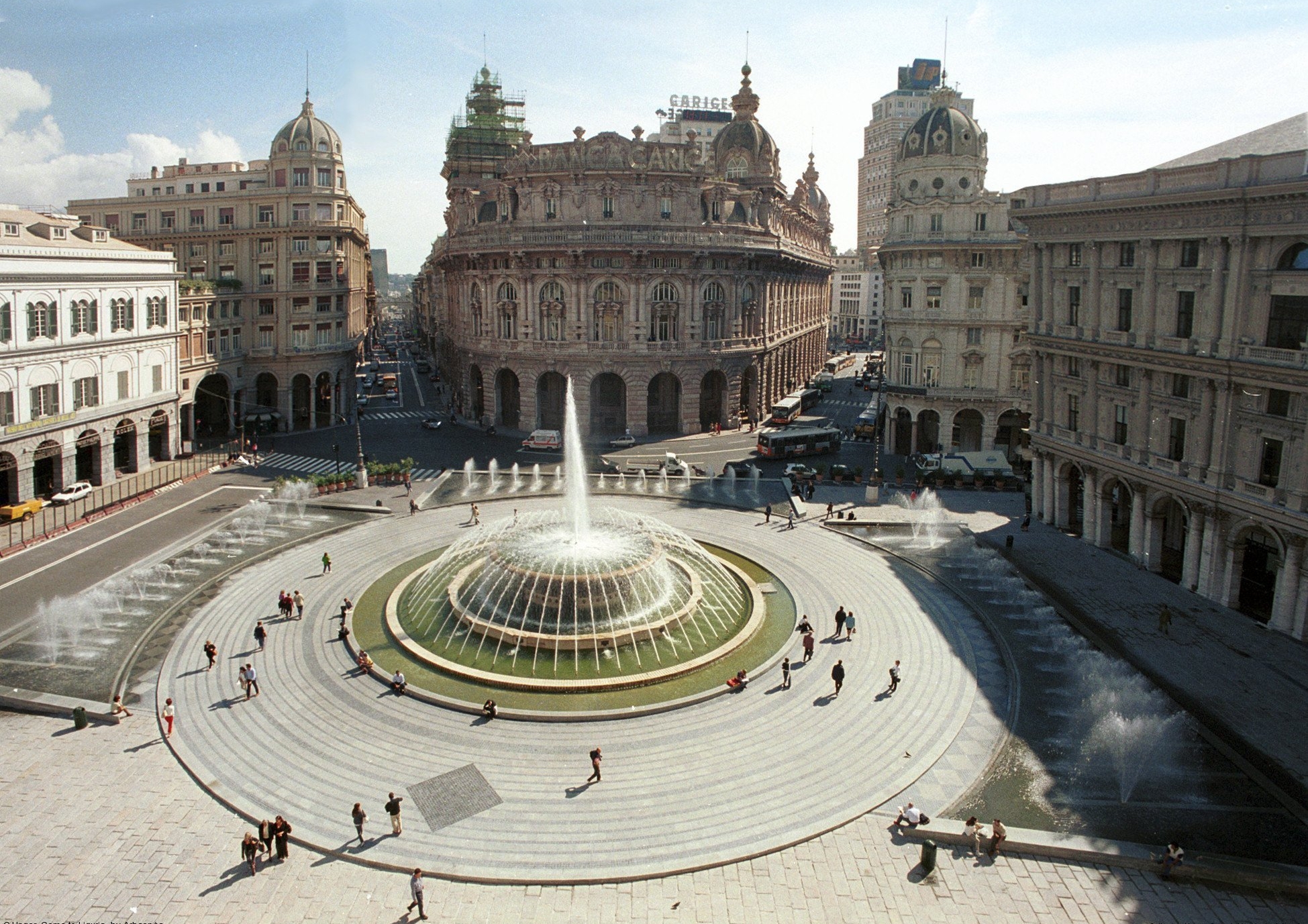 https://www.yizuo-media.com/photos/cpg/albums/userpics/10002/Genova_Piazza_De_Ferrari.jpg
