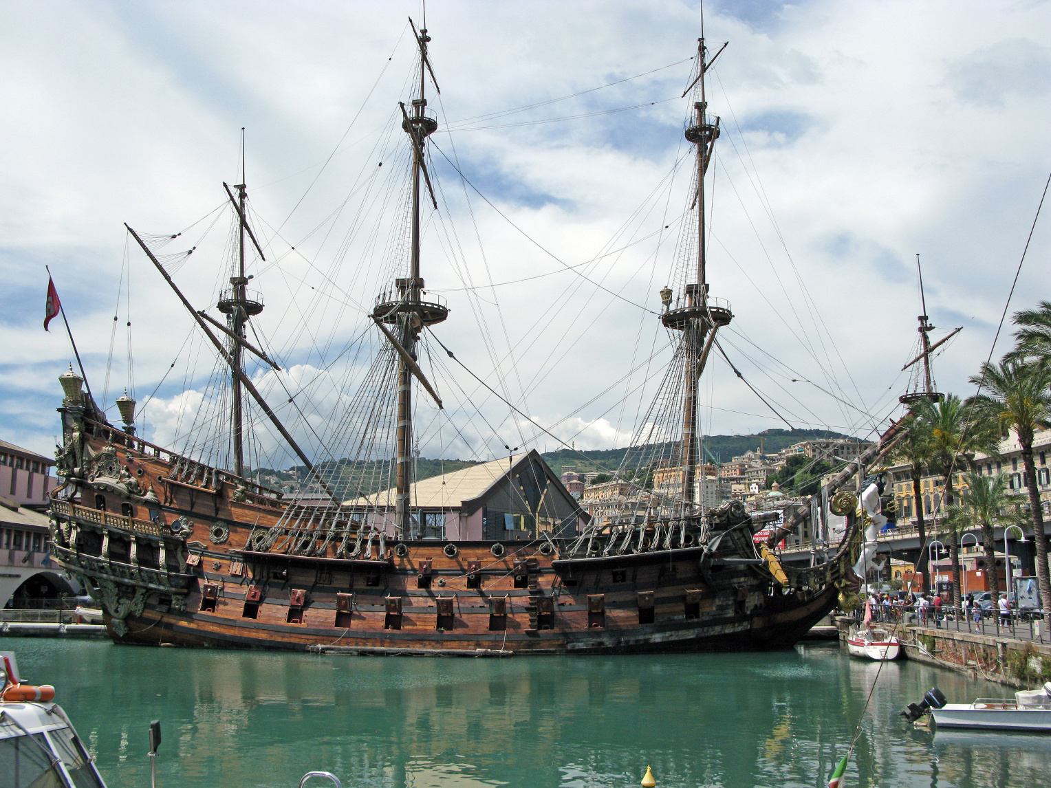 https://www.yizuo-media.com/photos/cpg/albums/userpics/10002/Genua_Hafen_.jpg