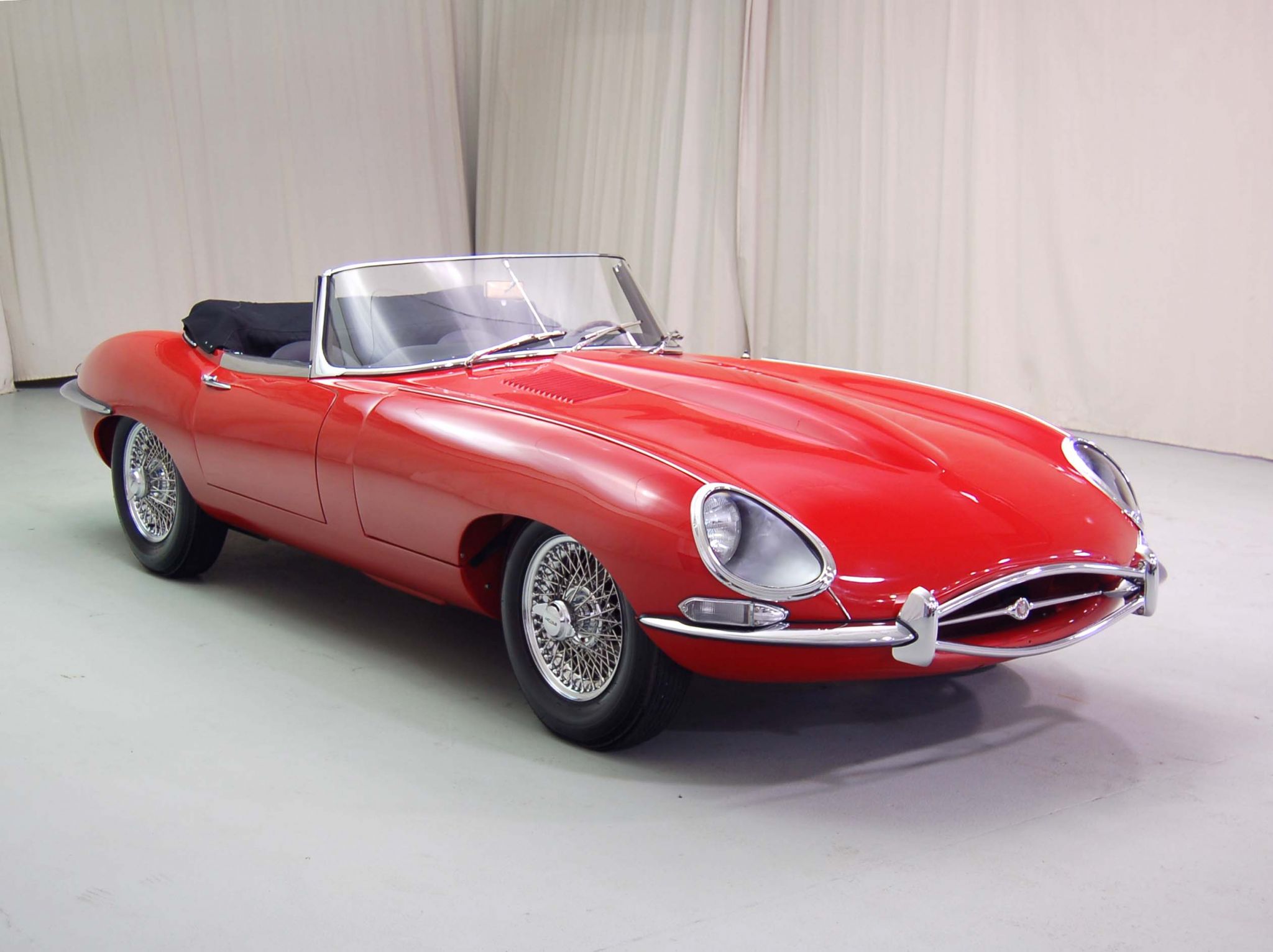 http://www.net4info.de/photos/cpg/albums/userpics/10002/Jaguar_E-Type.jpg