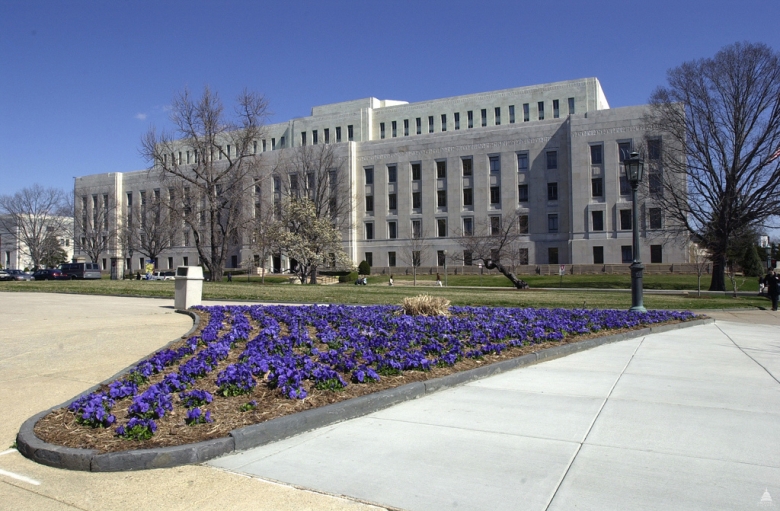 https://www.yizuo-media.com/albums/albums/userpics/10003/John_Adams_Building.jpg