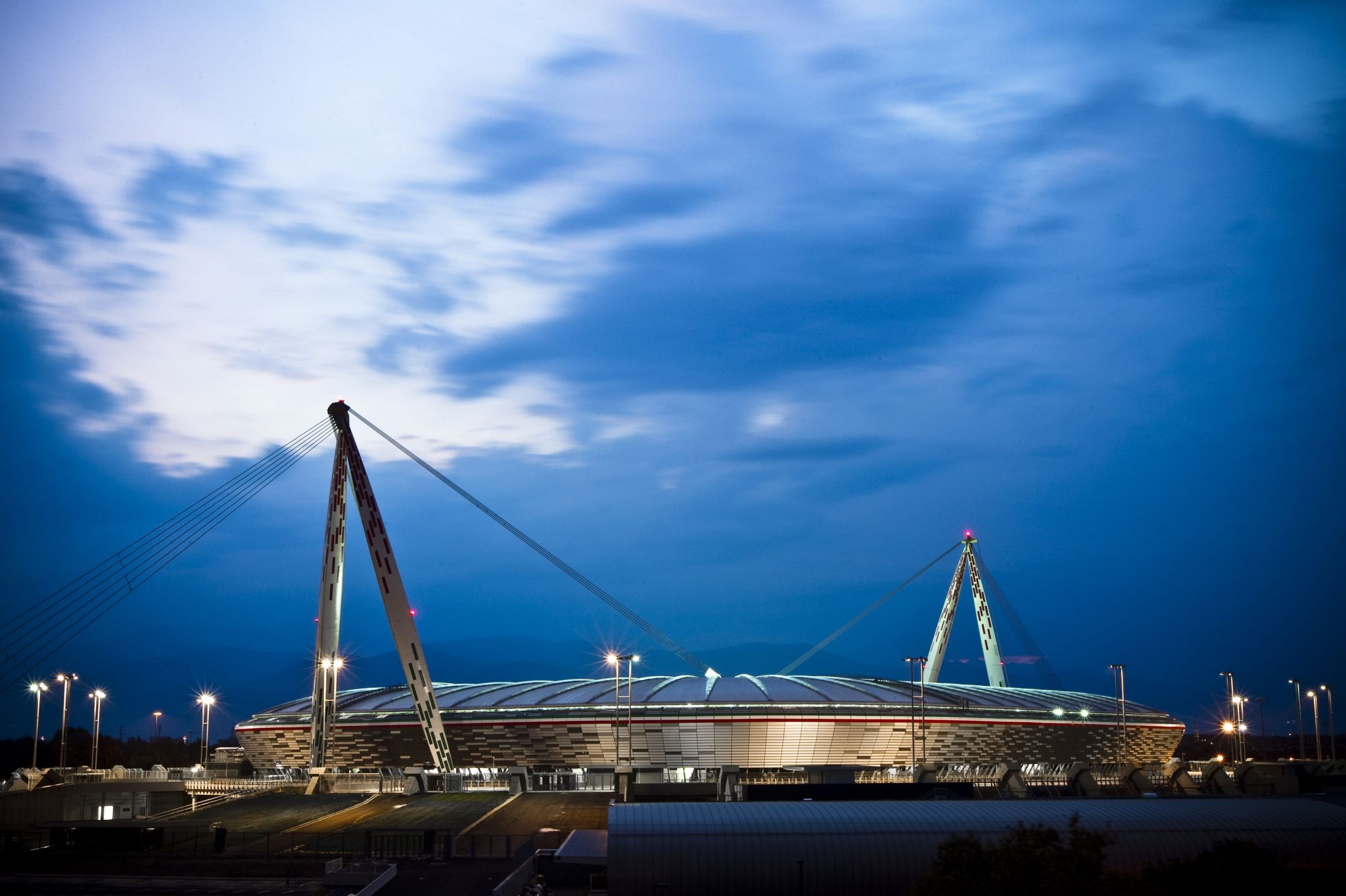 https://www.yizuo-media.com/photos/cpg/albums/userpics/10002/Juventus_Stadium.jpg