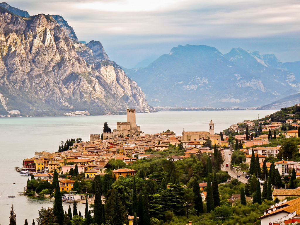 https://www.yizuo-media.com/photos/cpg/albums/userpics/10001/Lago_di_Garda~0.jpg