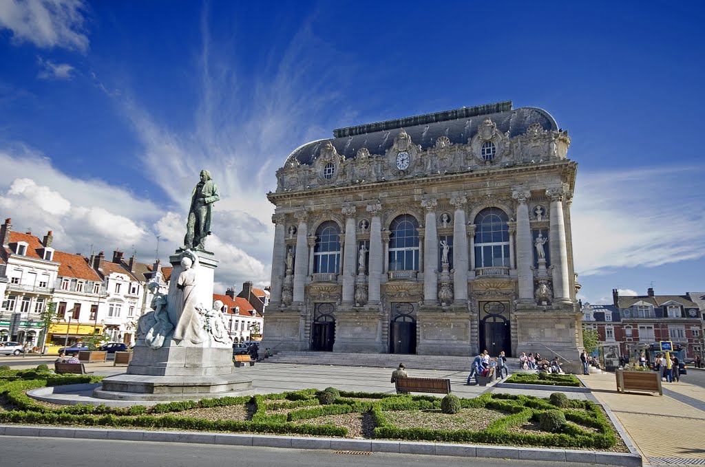 http://www.net4info.de/photos/cpg/albums/userpics/10002/Le_Theatre_de_Calais.jpg