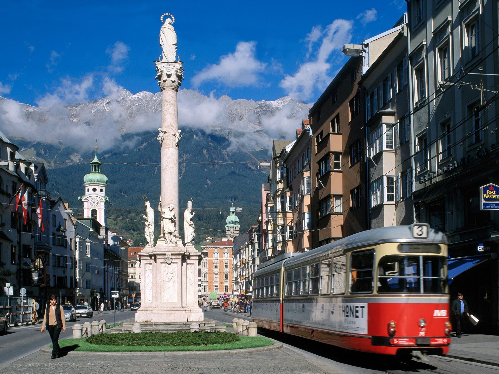 /assets/contentimages/Maria_Theresa_Strasse_Innsbruck_Austria.jpg