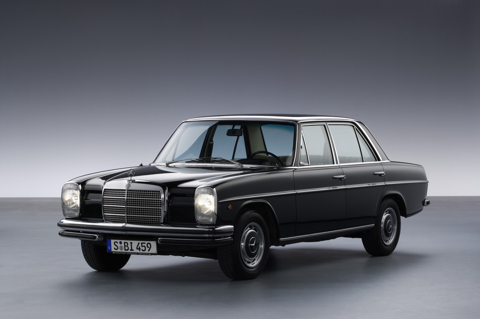 /assets/contentimages/Mercedes-Benz_230_W114.jpg