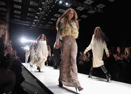 http://www.net4info.eu/albums/albums/userpics/10003/Mercedes-Benz_Fashion_Week_Russia~2.jpg