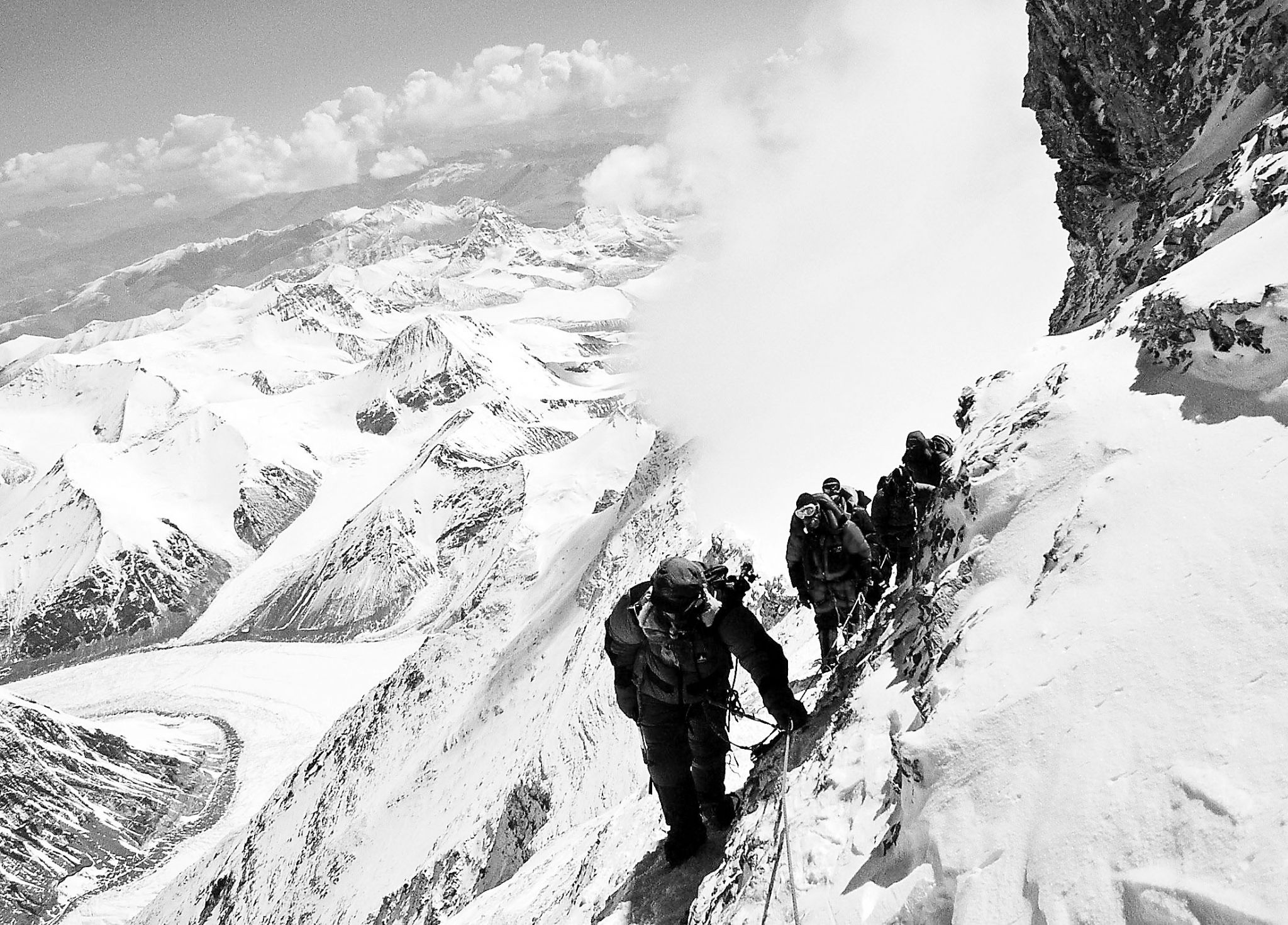https://www.yizuo-media.com/albums/albums/userpics/10003/Mount_Everest_~4.jpg