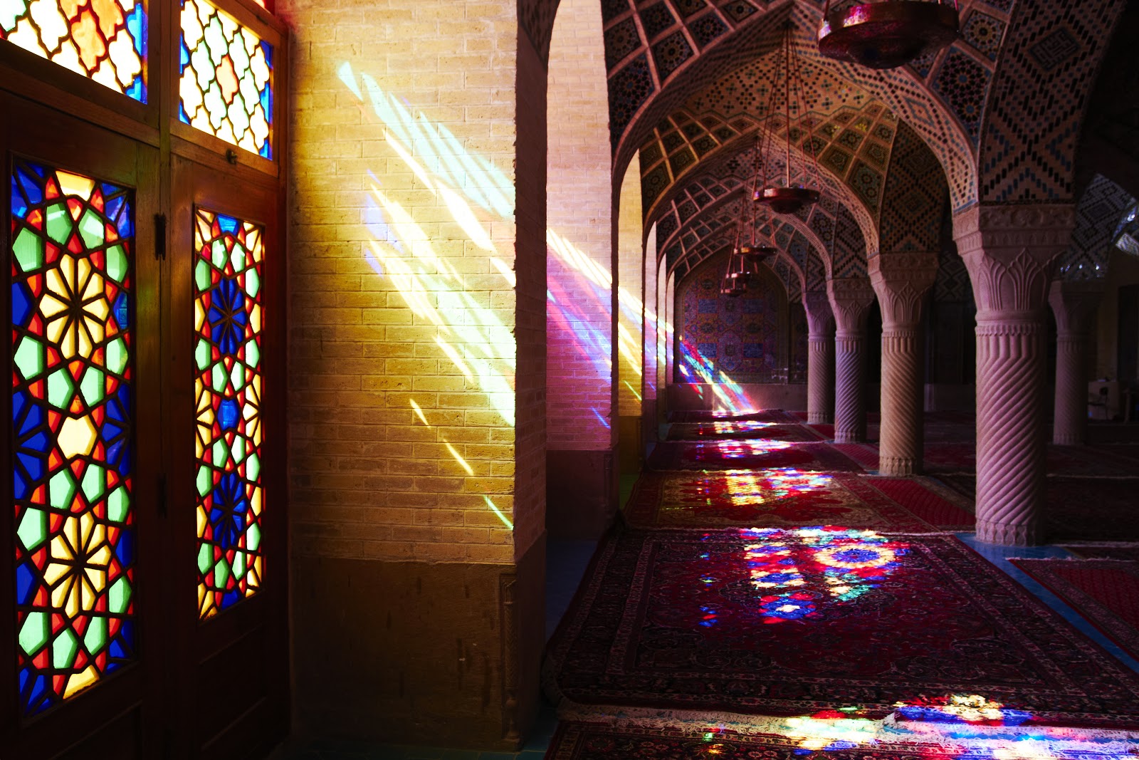 https://www.yizuo-media.com/albums/albums/userpics/10003/Nasir-al-Molk_Mosque_~0.jpg