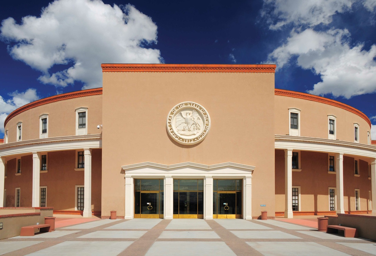 http://www.net4info.de/photos/cpg/albums/userpics/10001/New_Mexico_State_Capitol.jpeg