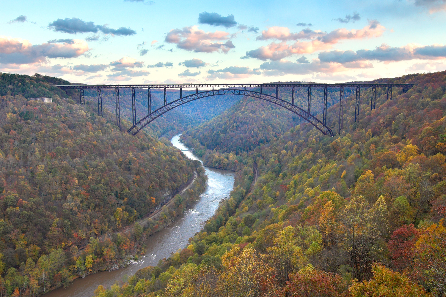 http://www.net4info.de/photos/cpg/albums/userpics/10001/New_River_Gorge_Bridge.jpg