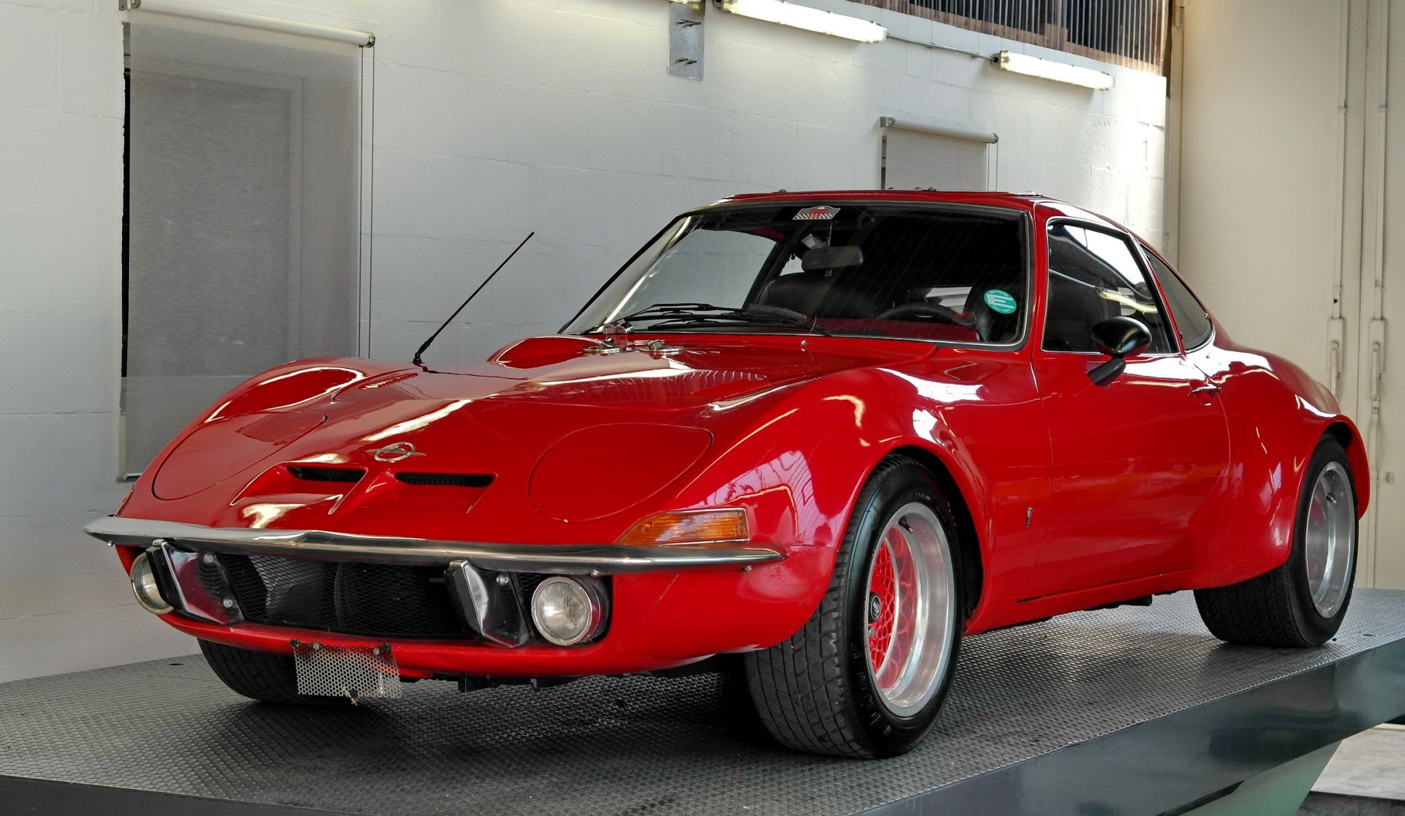 http://www.net4info.eu/albums/albums/userpics/10003/OPEL_GT_V8.jpg