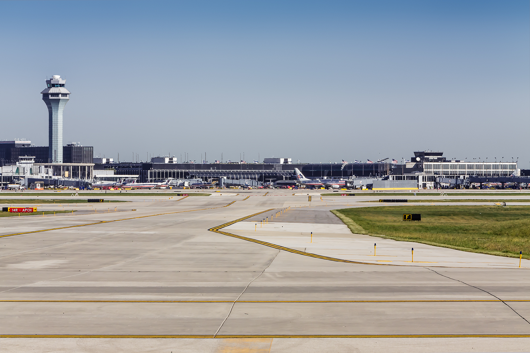 http://www.net4info.de/photos/cpg/albums/userpics/10002/O_Hare_International_Airport.jpg