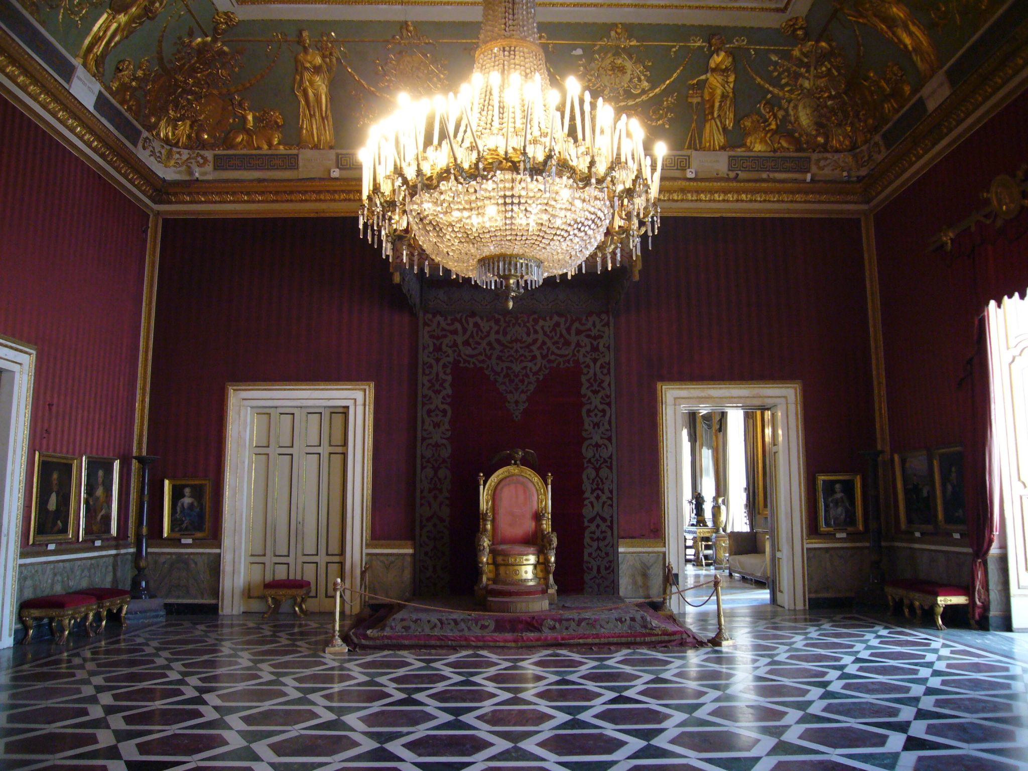 https://www.yizuo-media.com/photos/cpg/albums/userpics/10002/Palazzo_Reale_di_Napoli_~2.jpg