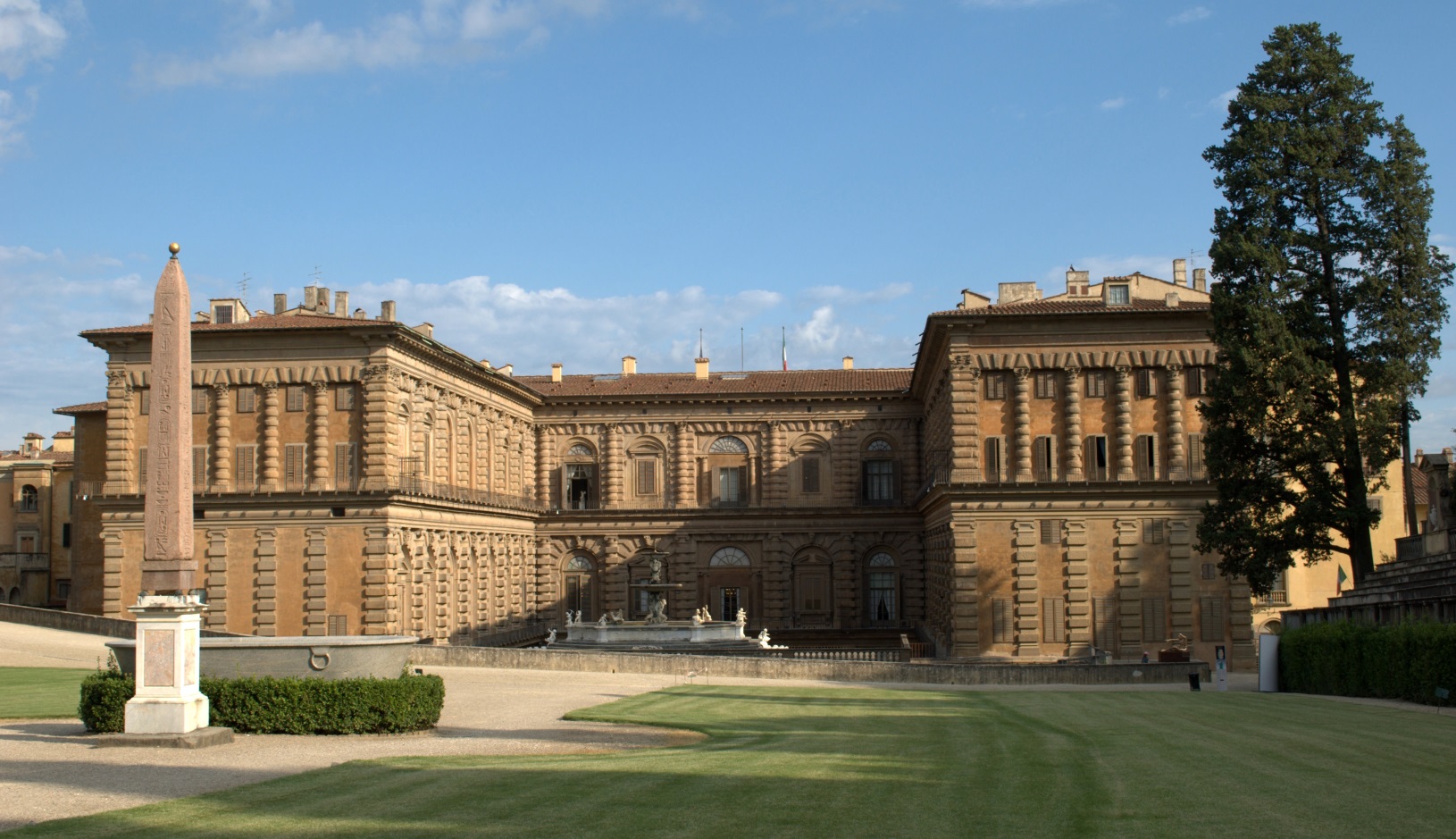 https://www.yizuo-media.com/albums/albums/userpics/10001/Palazzo_pitti~0.jpg