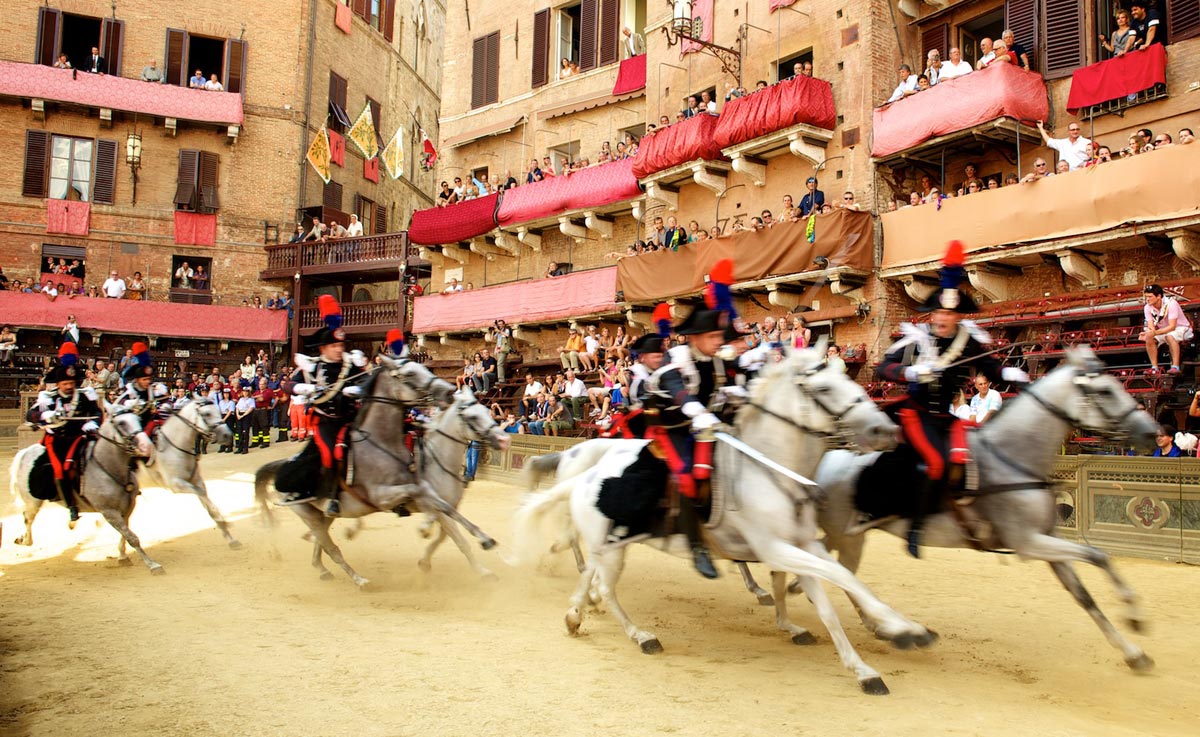 https://www.yizuo-media.com/albums/albums/userpics/10003/Palio_di_Siena~2.jpg