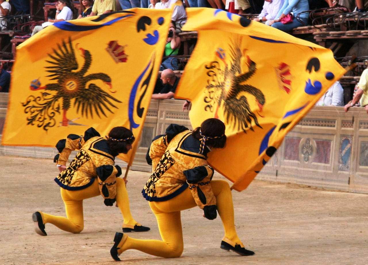 https://www.yizuo-media.com/albums/albums/userpics/10003/Palio_di_Siena~4.jpg