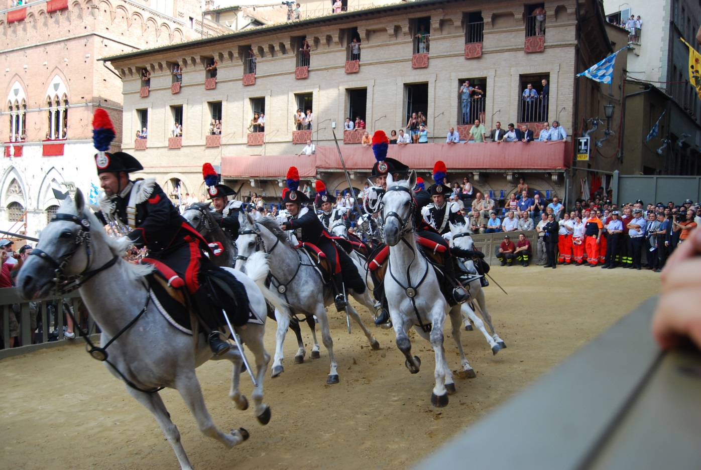 https://www.yizuo-media.com/albums/albums/userpics/10003/Palio_di_Siena~6.jpg