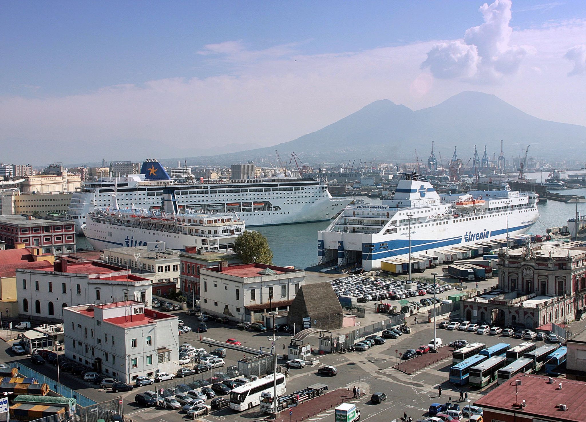 https://www.yizuo-media.com/photos/cpg/albums/userpics/10002/Porto_di_Napoli_.jpg