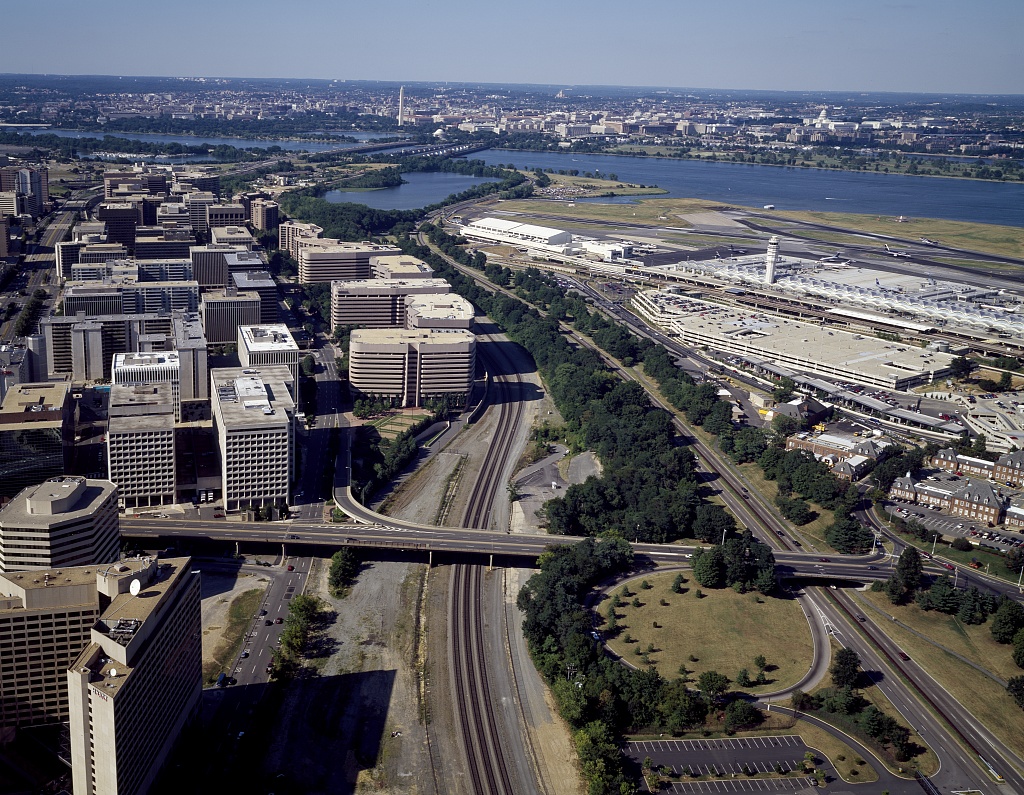 https://www.yizuo-media.com/albums/albums/userpics/10003/Ronald_Reagan_Washington_National_Airport.jpg