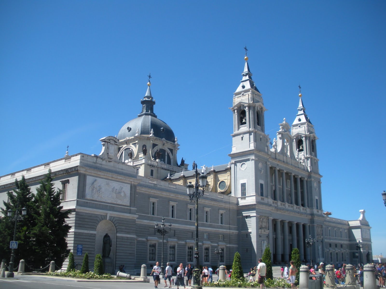 https://www.yizuo-media.com/albums/albums/userpics/10003/Santa_Maria_la_Real_de_La_Almudena.JPG