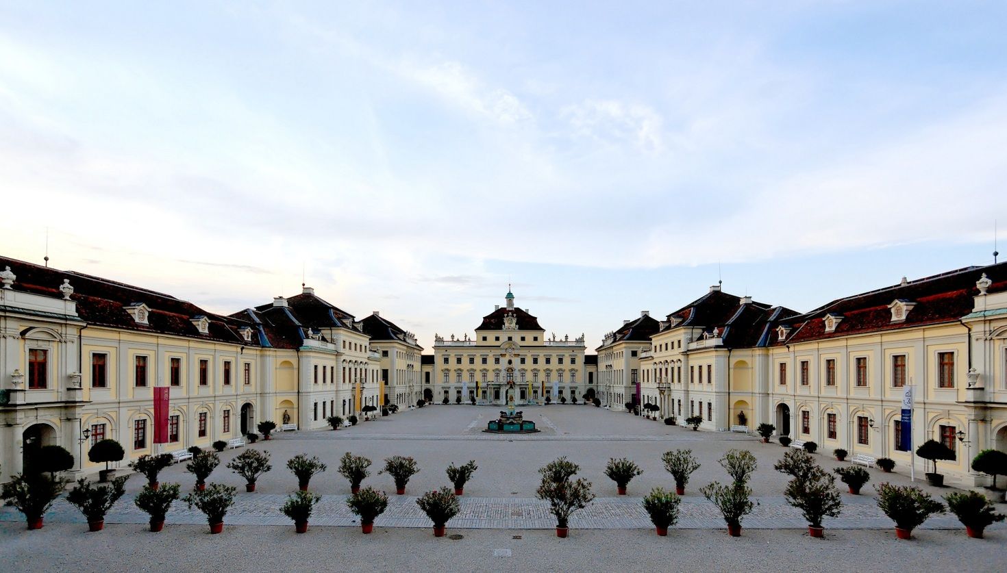 /assets/contentimages/Schloss_Ludwigsburg_Hof.jpg