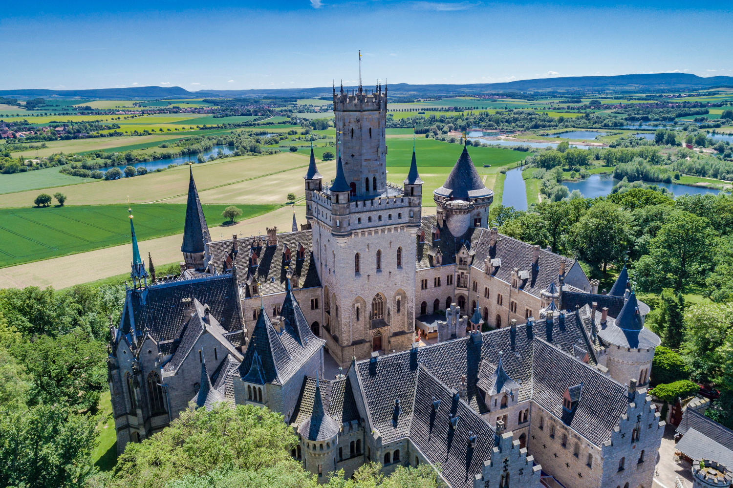 https://www.net4info.de/photos/new/albums/userpics/10001/2/Schloss_Marienburg.jpg