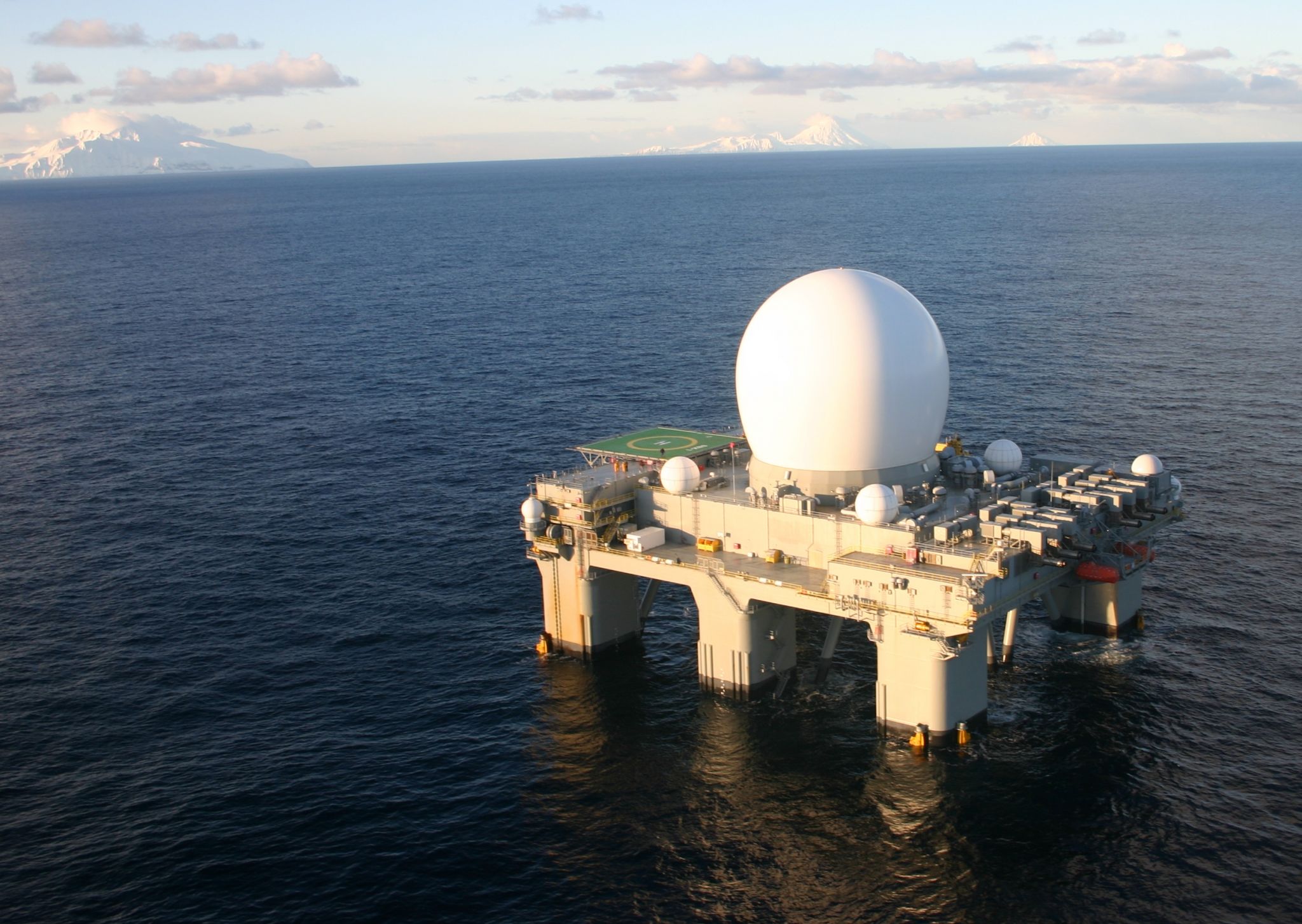 http://www.net4info.de/photos/cpg/albums/userpics/10002/Sea-Based_X-Band_Radar.jpg
