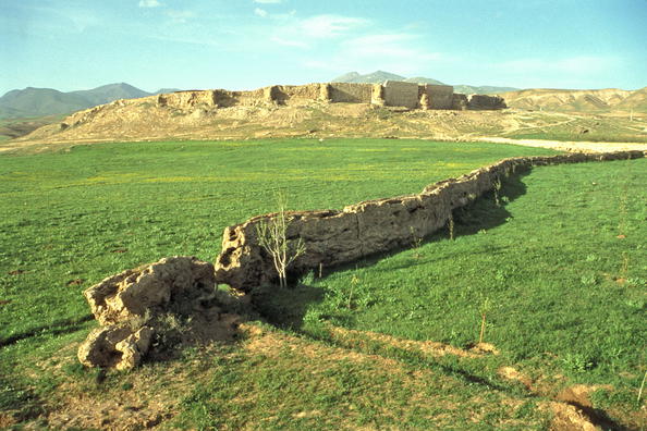 http://www.net4info.de/photos/cpg/albums/userpics/10001/Tacht-i_Suleiman.jpg