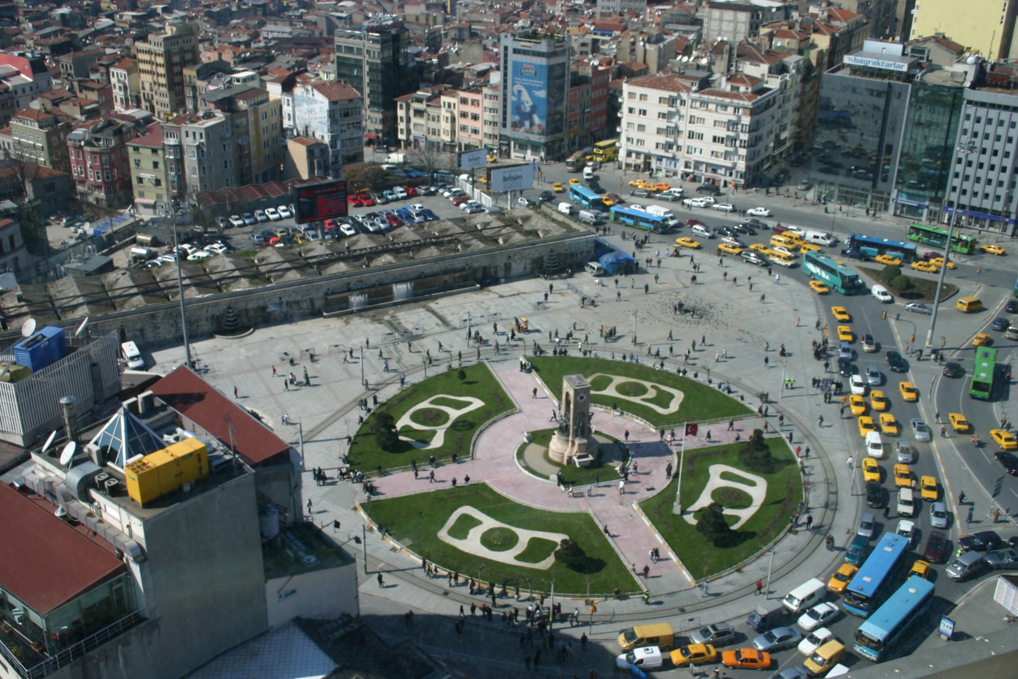 https://www.yizuo-media.com/albums/albums/userpics/10003/Taksim_Square.jpg