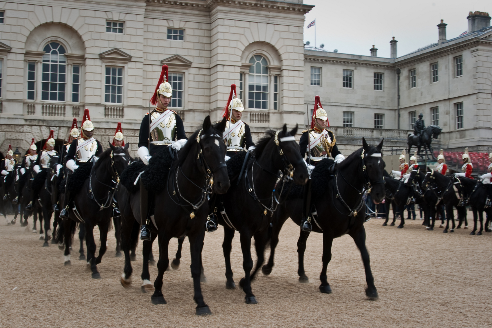 https://www.yizuo-media.com/albums/albums/userpics/10003/The_Royal_Horseguards~0.jpg