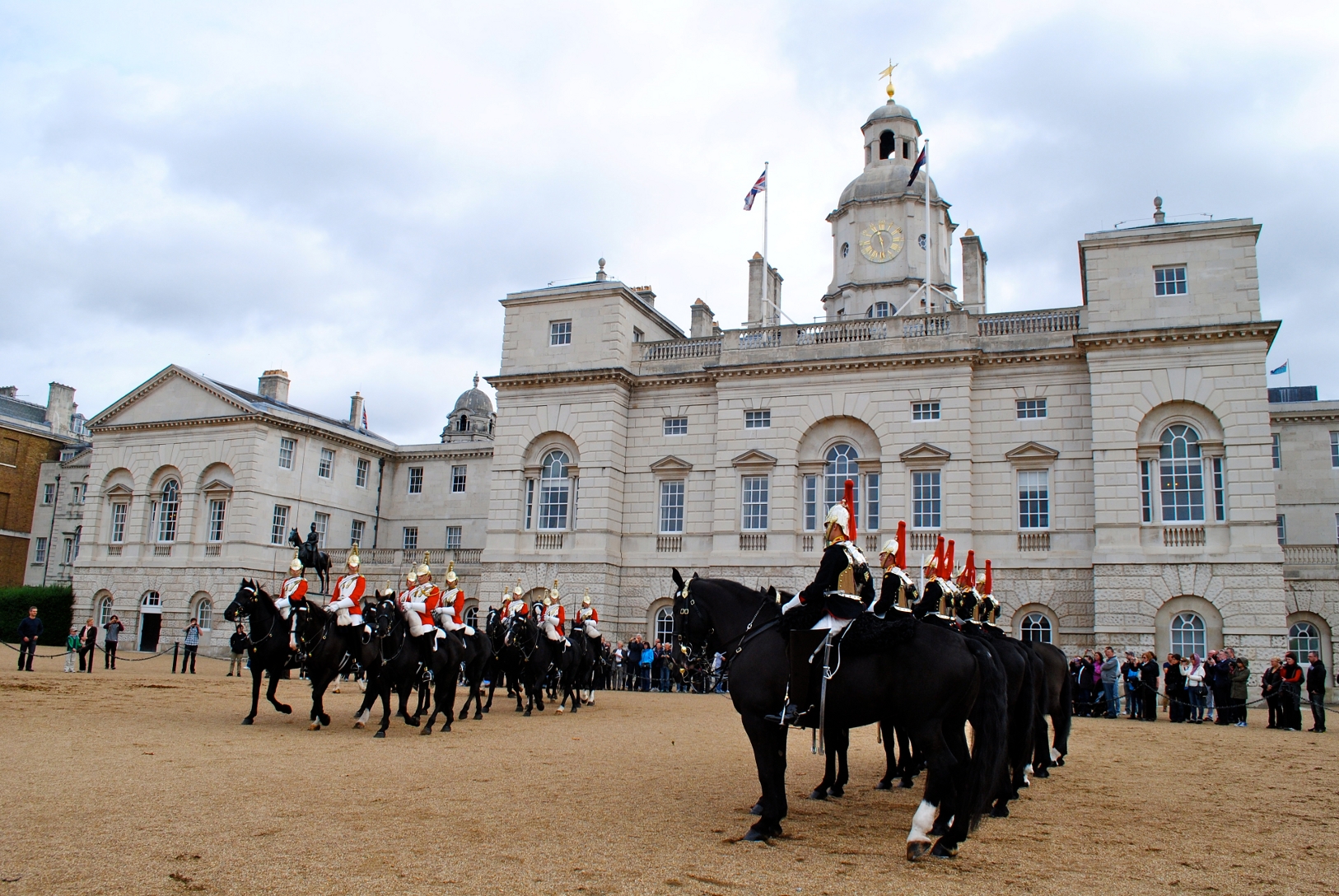 https://www.yizuo-media.com/albums/albums/userpics/10003/The_Royal_Horseguards.jpg