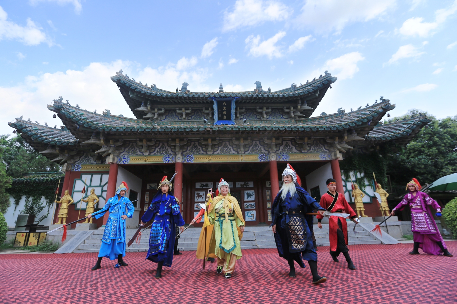 https://www.yizuo-media.com/photos/cpg/albums/userpics/10001/Tian20Bo20Yang20Fu20~0.jpg