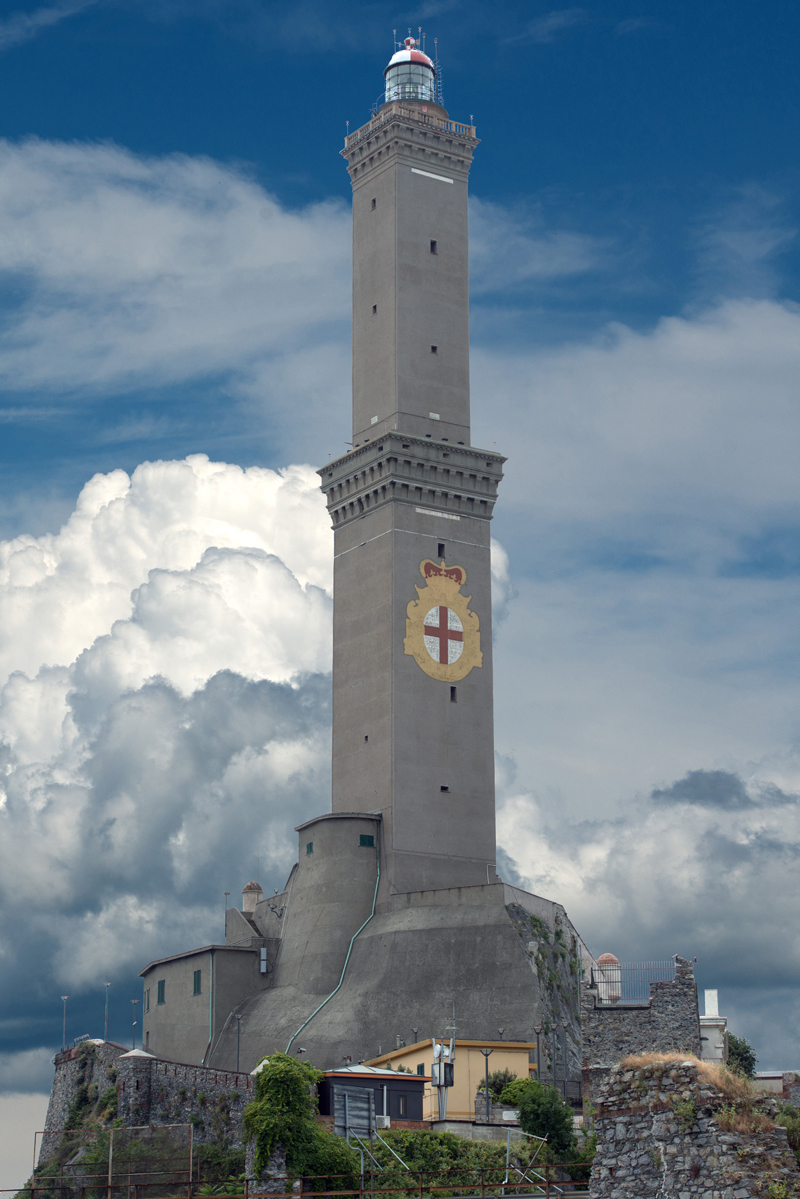 https://www.yizuo-media.com/photos/cpg/albums/userpics/10002/Torre_della_Lanterna.jpg
