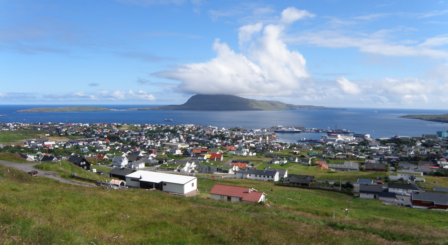 http://www.net4info.de/photos/cpg/albums/userpics/10001/Torshavn.jpg