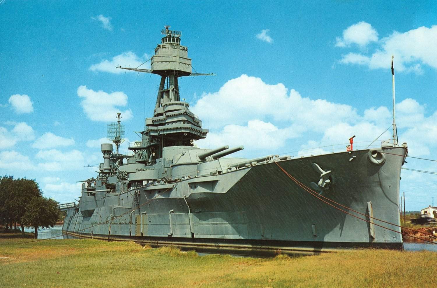 http://www.net4info.de/photos/cpg/albums/userpics/10002/USS_Texas.jpg